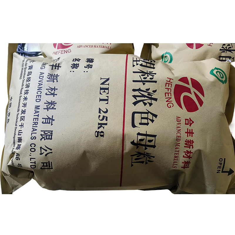 How does pigment concentration in a plastic masterbatch correlate with the mechanical properties of the plastic product?